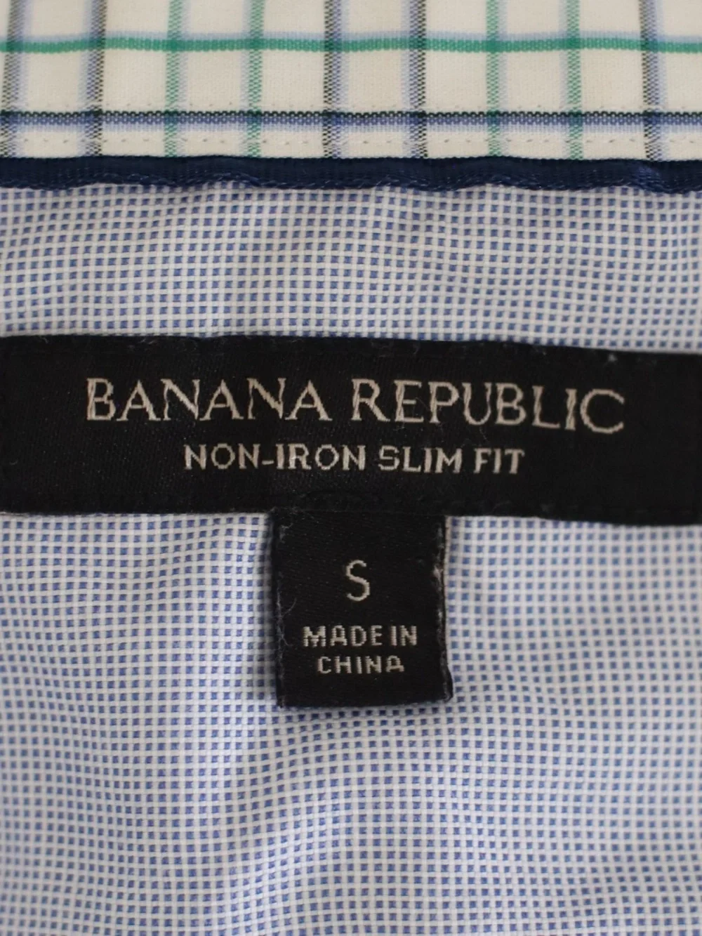 Stylish Vintage Banana Republic Summer Shirt with a Slim Fit
